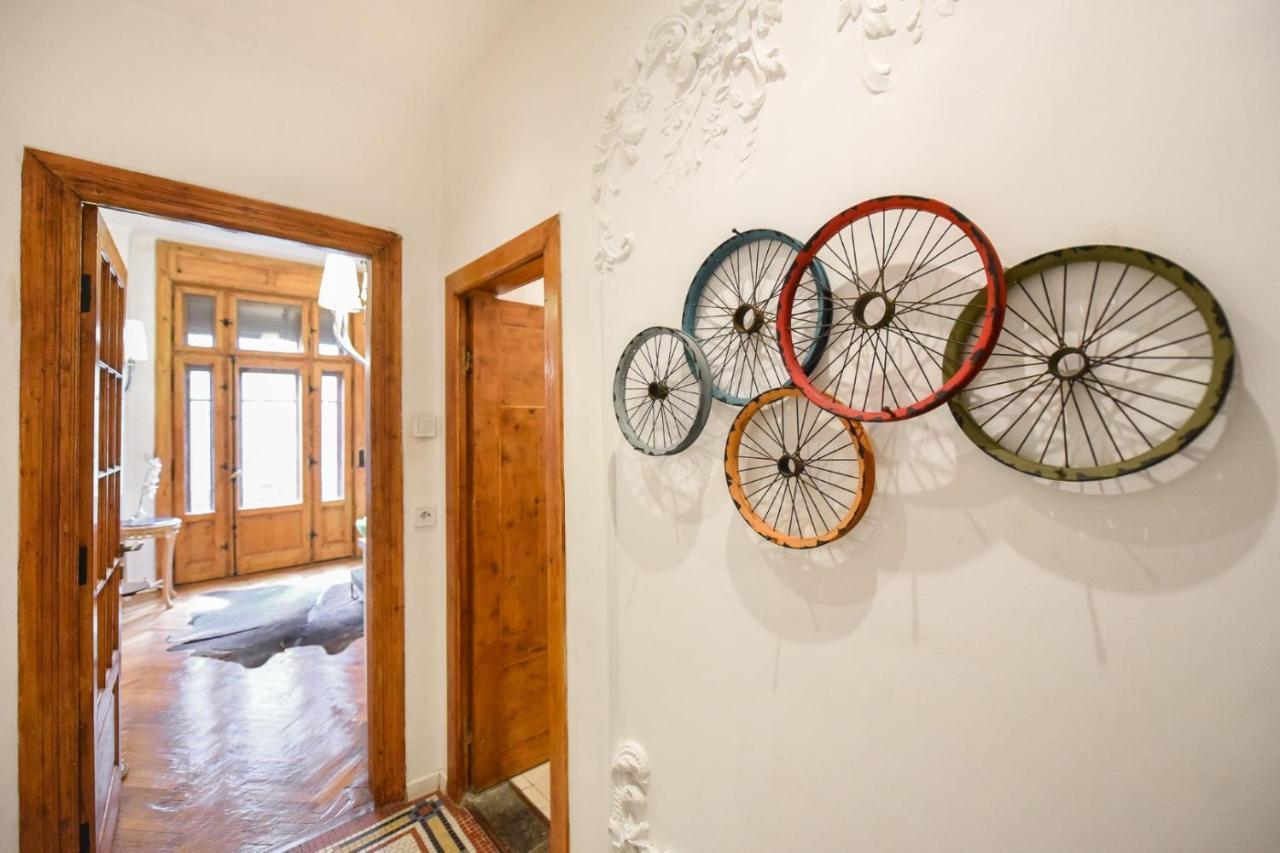 Vintage Elegance, Modern Comfort: 1Br Apartment Overlooking Calea Victoriei Bucureşti Exterior foto