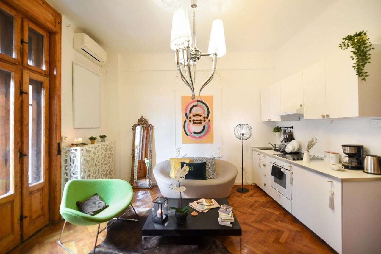 Vintage Elegance, Modern Comfort: 1Br Apartment Overlooking Calea Victoriei Bucureşti Exterior foto