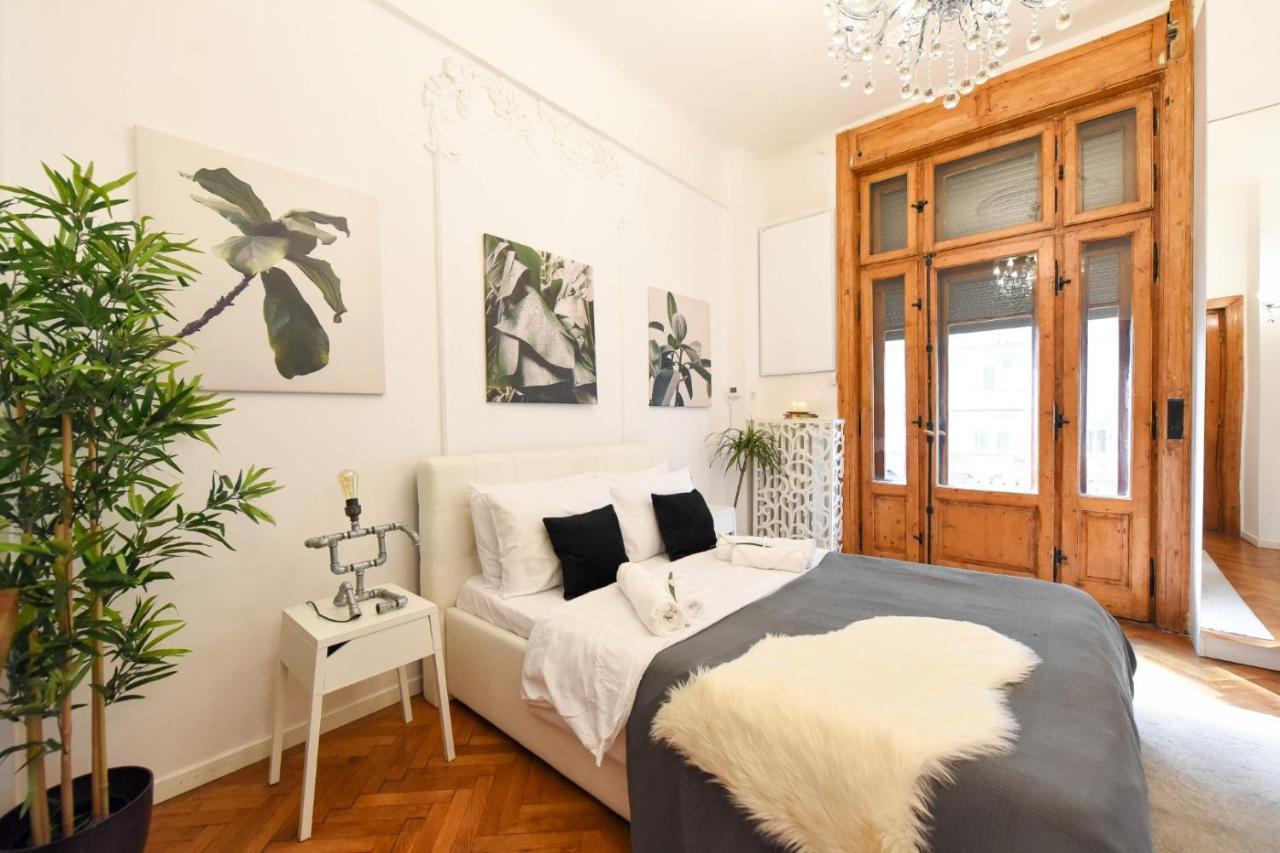 Vintage Elegance, Modern Comfort: 1Br Apartment Overlooking Calea Victoriei Bucureşti Exterior foto