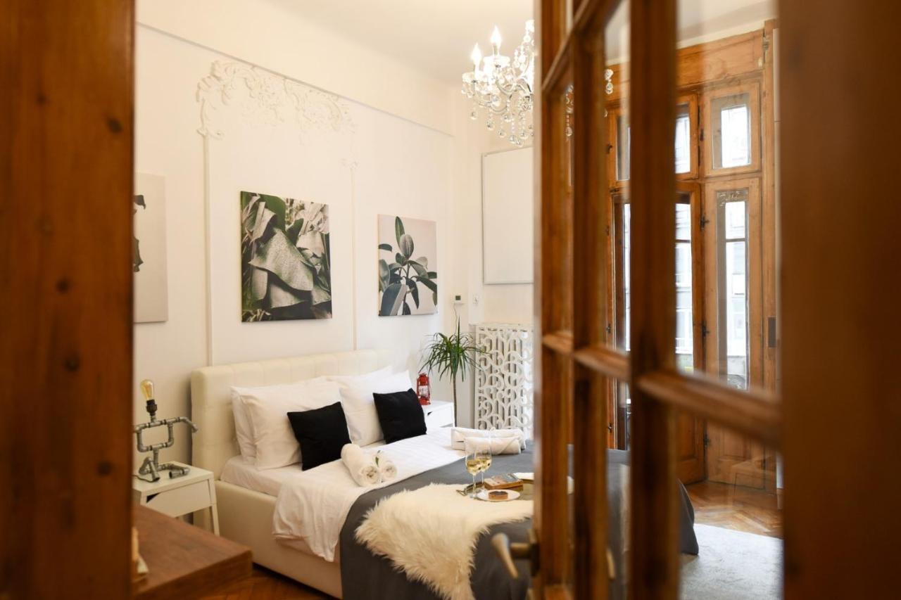 Vintage Elegance, Modern Comfort: 1Br Apartment Overlooking Calea Victoriei Bucureşti Exterior foto