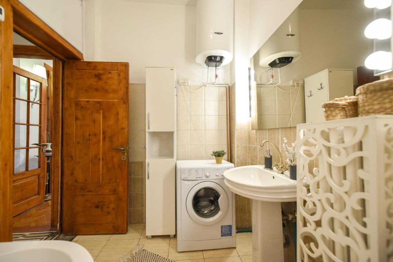 Vintage Elegance, Modern Comfort: 1Br Apartment Overlooking Calea Victoriei Bucureşti Exterior foto